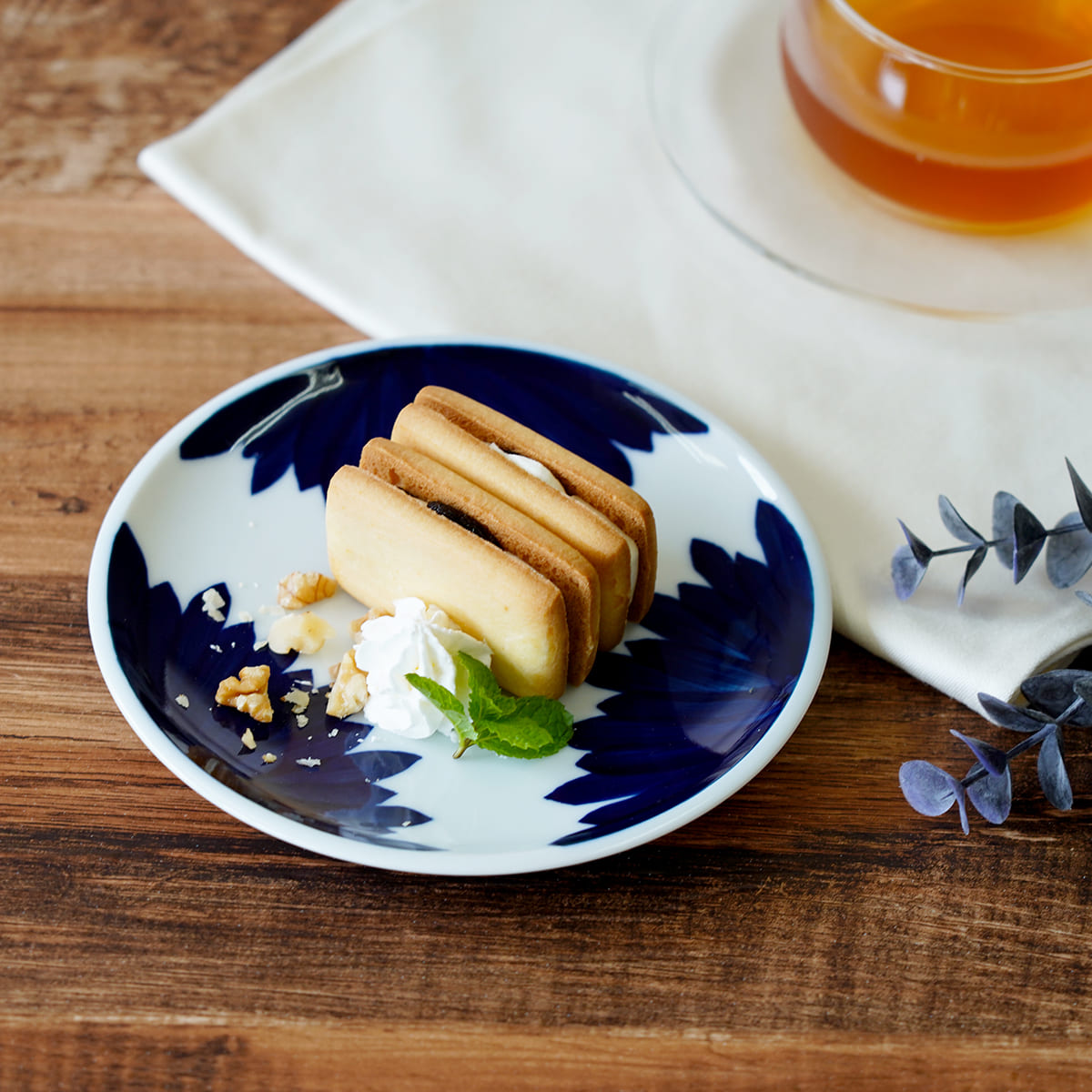 【ふるさと納税】菊の馨 15cm丸プレート 有田焼 【伯父山】 器 うつわ 食器 皿 丸皿 ワンプレート マルチプレート パスタ皿 カレー皿 eg001｜佐賀県有田町