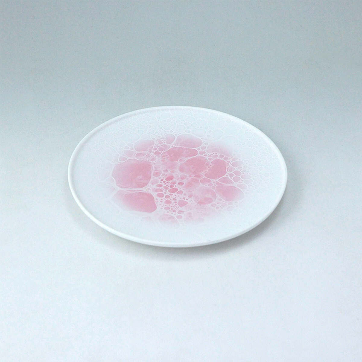 【ふるさと納税】有田焼 泡 frame ラウンド一皿 16珊 Pink【やま平窯】食器 器 うつわ 瀬戸もの 瀬戸もの 皿 一皿 取皿 中皿 さくら色 海 差し上げ物 A20-652