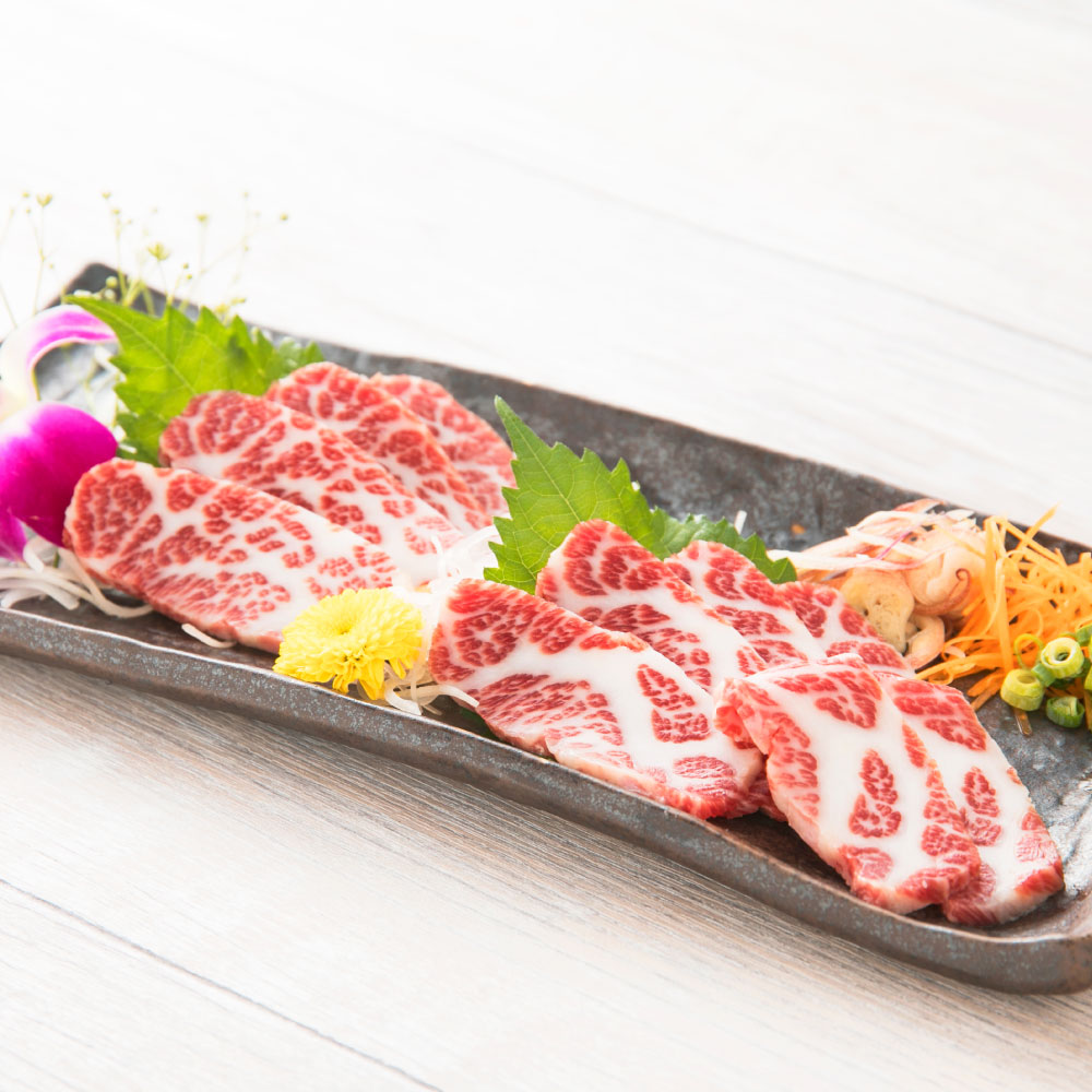 【ふるさと納税】【桜屋】大トロ馬刺し 200g 専用醤油付き：150ml×1本 馬肉 お肉 馬刺 霜降り 赤身 希少部位 しょうゆ 冷凍 熊本県 熊本市 送料無料