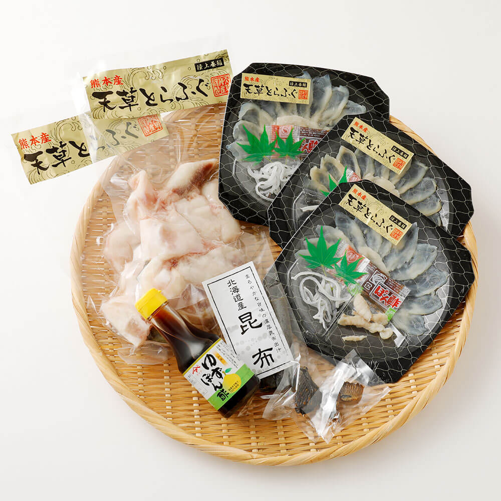 皮 てっちり 焼きふぐ とらふぐ ふぐの王様 冷凍 焼きひれ フグ てっさ 3 4人前 送料無料 熊本県上天草市てっさ てっちり 唐揚げ 焼きふぐなど ご家庭で天草とらふぐフルコースが満喫できます てっさ 天草とらふぐてっさ てっちり贅沢セット ふるさと納税
