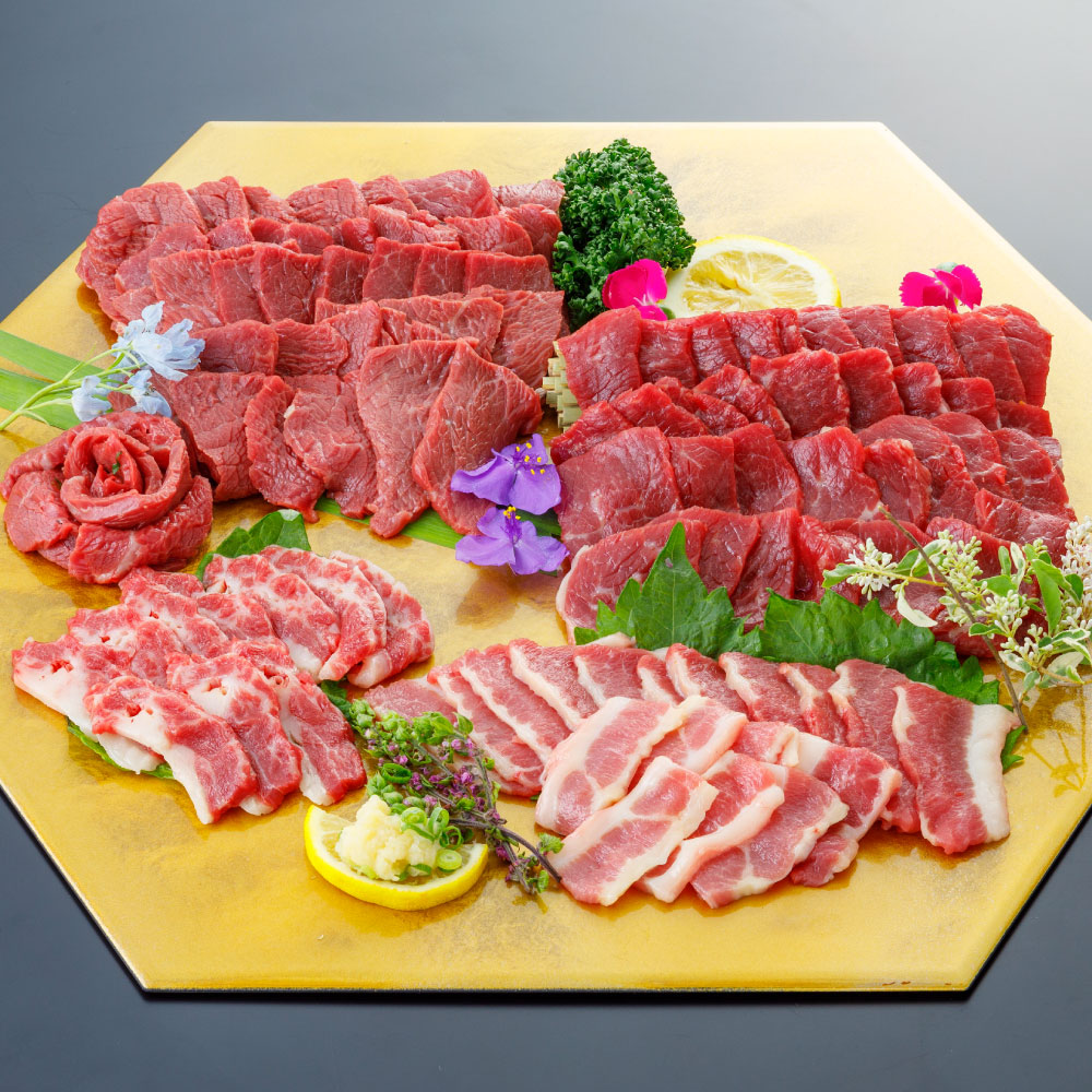 【ふるさと納税】3種の馬刺し 合計約300g【赤身・フタエゴ・サガリ】 各約100g 小袋醤油付き ブロック 馬 馬刺し 桜肉 赤身 フタエゴ サガリ 馬ひも 3種盛り セット お肉 ばさし 馬肉 おつまみ お取り寄せ 熊本と畜 冷凍 熊本県 湯前町 送料無料