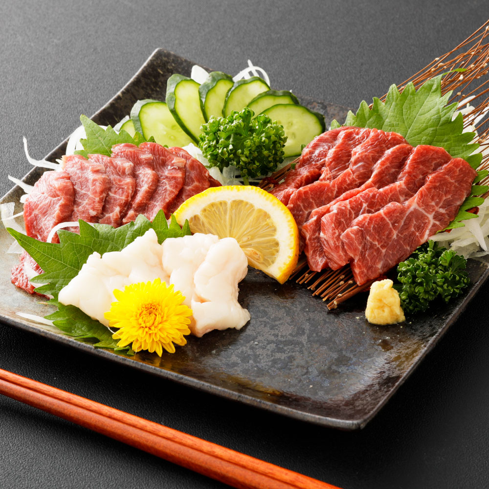 【ふるさと納税】スライス馬刺しセット（上赤身 90g たてがみ 10g） 計100g 馬肉 赤身  馬刺 お肉 肉 カット スライス 食べ比べ 詰め合わせ セット 醤油付き 冷凍 熊本県 湯前町 送料無料