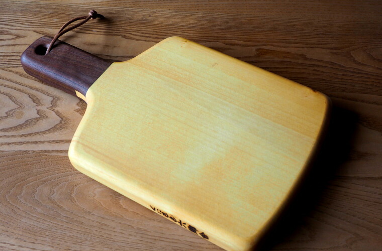【ふるさと納税】銀杏のまな板/角型手付き40&times;23&times;2.8cm/耐水加工済｜大分県国東市 35,750円