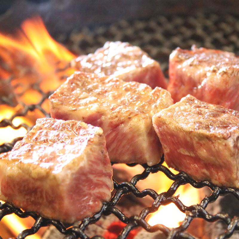 【ふるさと納税】A4 A5等級 黒毛和牛 綾牛サイコロステーキ(300g) モモ バラ 肉汁 甘みお肉 焼肉 BBQ
