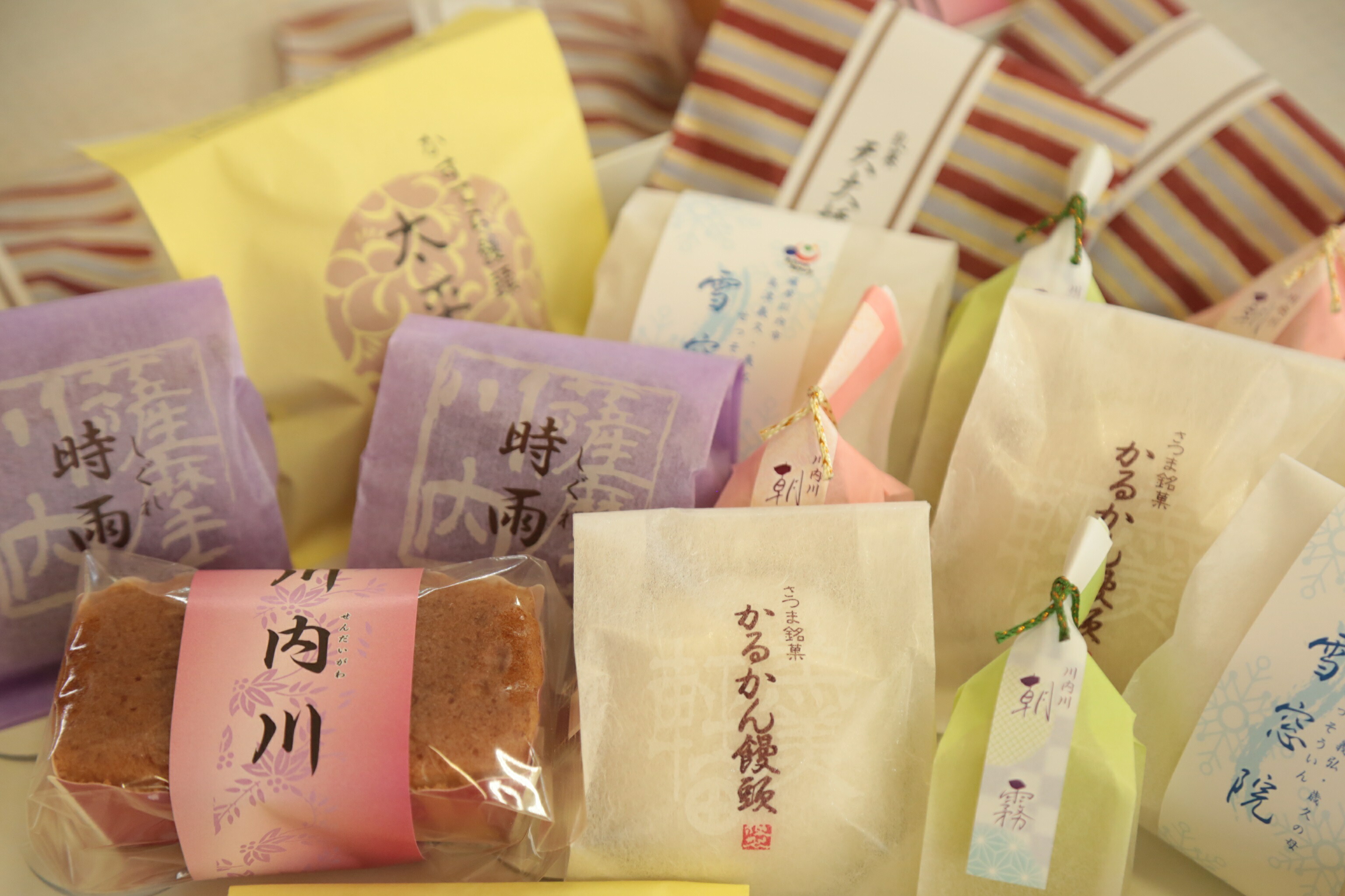 【ふるさと納税】かしの樹 和菓子詰め合わせ AS-2219 和菓子 お菓子 郷土菓子 詰め合わせ かるかん かるかん饅頭 母の日 父の日 敬老の日 お中元 お歳暮 鹿児島県 薩摩川内市 送料無料