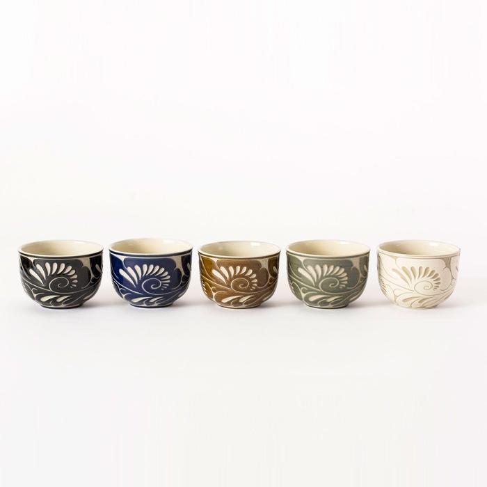 【ふるさと納税】＜受注生産品＞唐草手碗＜５色セット＞ | 沖縄　那覇　食器 碗 茶碗 日用品 人気 琉球 陶器 手作り 伝統 受注生産 唐草｜沖縄県那覇市