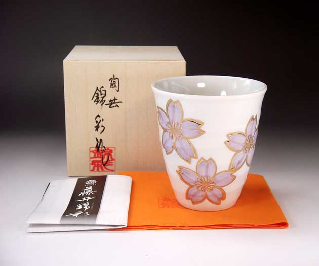 染錦黄金富士桜絵ワインカップ（馬上杯）｜有田焼 陶芸家　藤井錦彩作 有田焼 陶器ワイングラス・馬上杯\u003cbr\u003e染錦黄金プラチナ彩一富士二鷹三