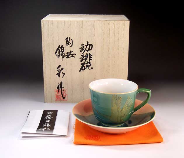 有田焼 緑彩釉金彩吉祥富士山鶴絵珈琲優勝杯 陶物作り絵描き 藤井錦彩 作