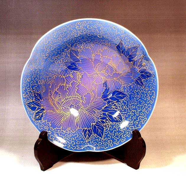 有田焼　佐賀錦　緑彩華錦金彩　手描き 有田焼】飾り絵皿 染錦金彩・白金彩松竹梅鶴図 - JTOPIA