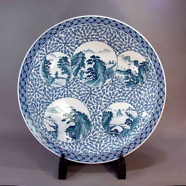 有田焼芸術品染付唐草割山水絵飾りつけお皿陶器作り絵書き 藤井錦彩 作