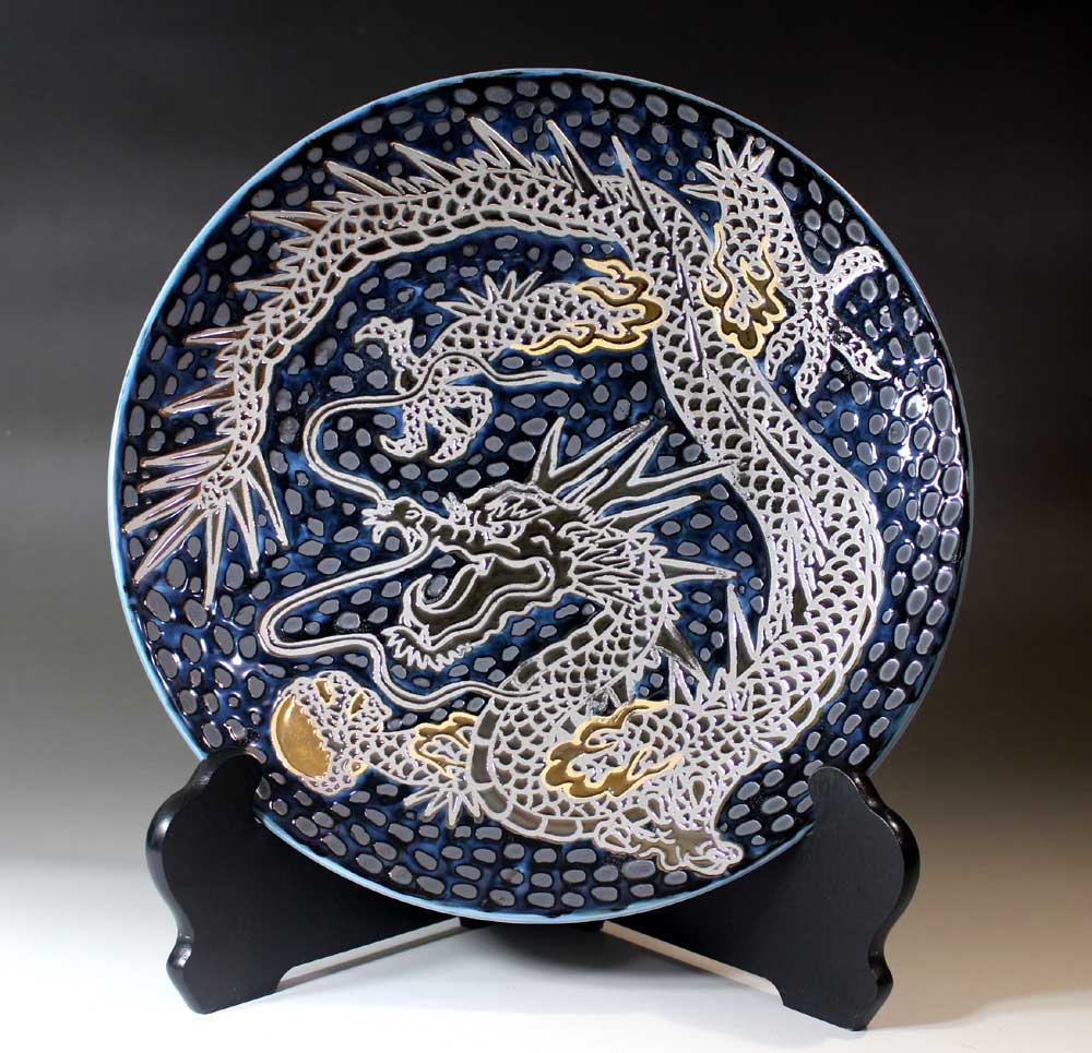 楽天市場】有田焼美術品鉄釉金プラチナ彩龍絵飾り大皿陶芸作家