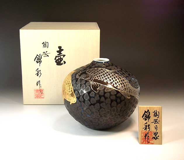 有田焼・言い慣わし芸術・総墨付き鉄釉金彩・プラチナ彩鯉絵飾りつけ花立て陶器作り絵書き 藤井錦彩 作