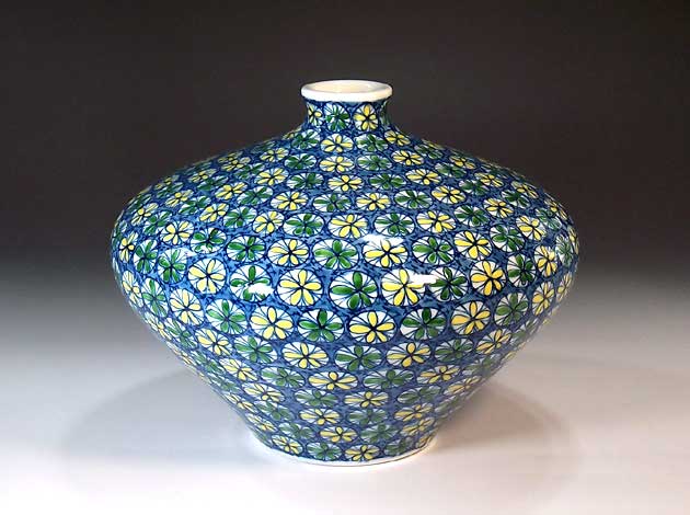 有田焼・伝統工芸・総手描き染錦小花文様飾り花瓶陶芸作家 藤井錦彩 作