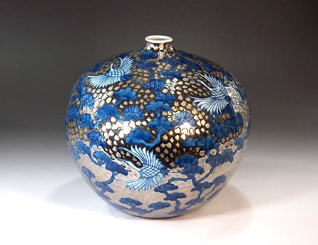 有田焼・伝統工芸・総手描き染錦プラチナ彩松鶴絵飾り花瓶陶芸作家 藤井錦彩 作｜有田焼陶芸家　藤井錦彩