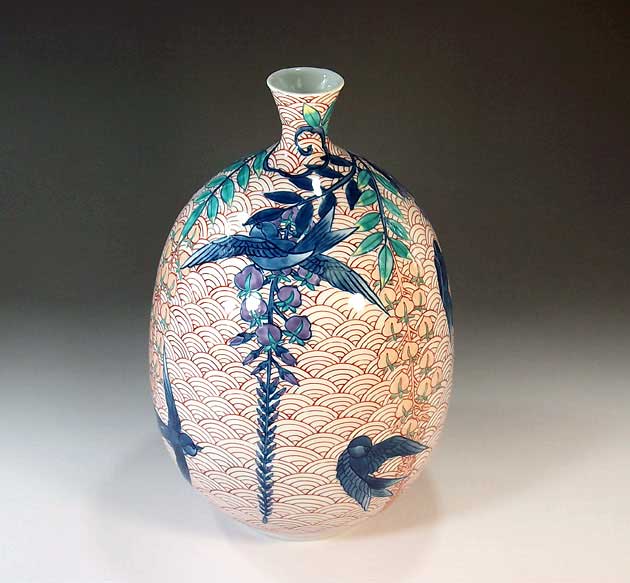 春新作の 伝統工芸 手造り総手描きの高級陶器花瓶 有田焼 作 藤井錦彩 色鍋島様式藤燕絵特大花瓶 陶芸作家 インテリア雑貨