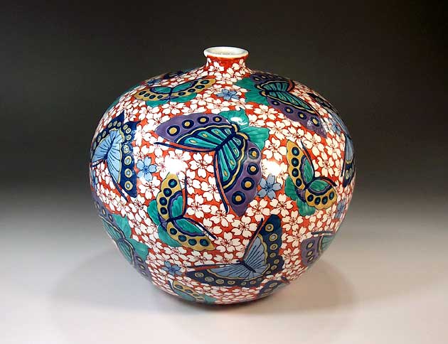 有田焼・伝統工芸・総手描き染錦桜蝶絵飾り花瓶陶芸作家 藤井錦彩 作|有田焼陶芸家 藤井錦彩