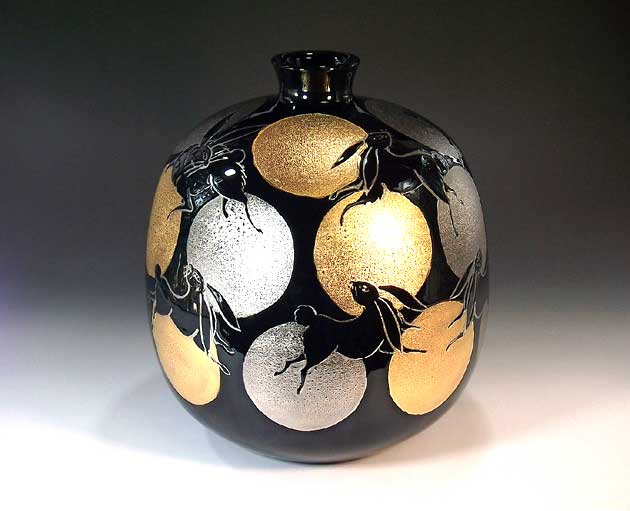 有田焼・伝統工芸・総手描き天目釉金彩・プラチナ彩兎絵飾り花瓶陶芸作家 藤井錦彩 作｜有田焼陶芸家　藤井錦彩