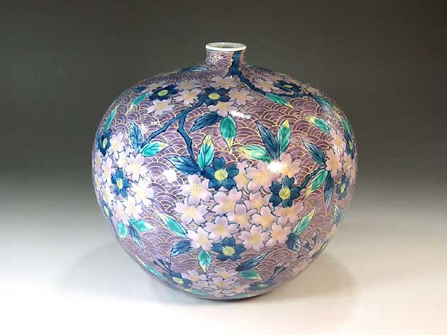 有田焼・伝統工芸・総手描き染錦金彩青海波桜絵飾り花瓶陶芸作家 藤井錦彩 作|有田焼陶芸家 藤井錦彩