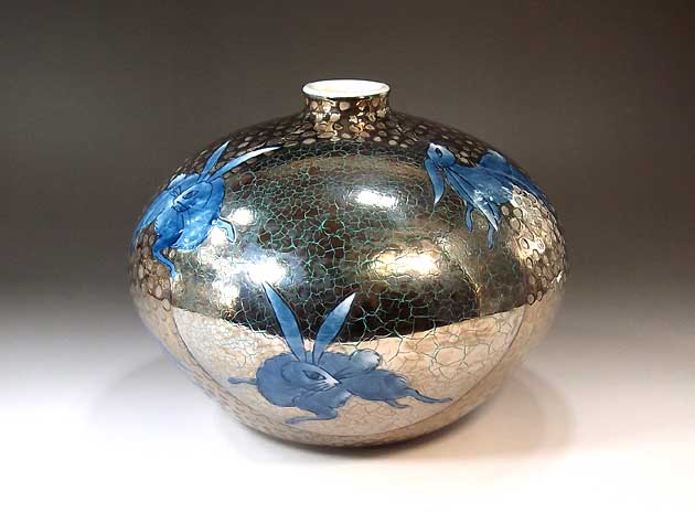 有田焼・伝統工芸・総手描き染錦プラチナ彩兎絵飾り花瓶陶芸作家 藤井錦彩 作|有田焼陶芸家 藤井錦彩