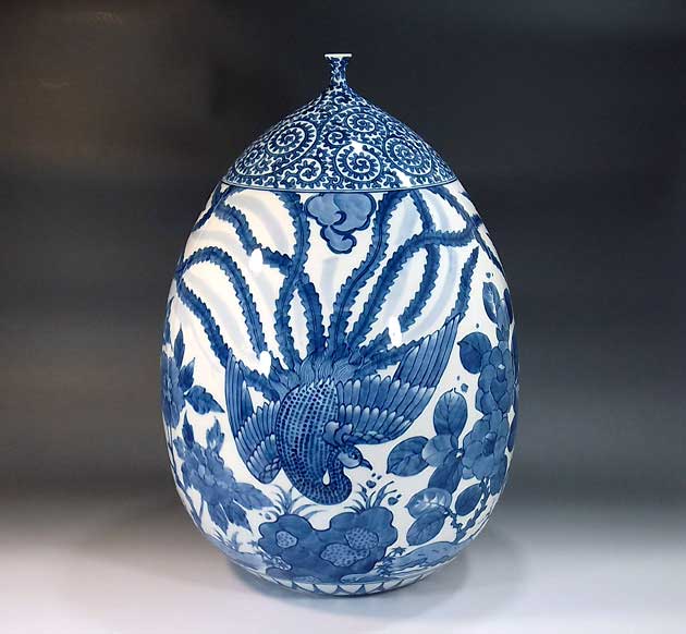 有田焼・言い慣わし芸術・総墨付き染付蛸唐草割椿名取り草鳳凰絵飾りつけ花立て陶器作り絵書き 藤井錦彩 作