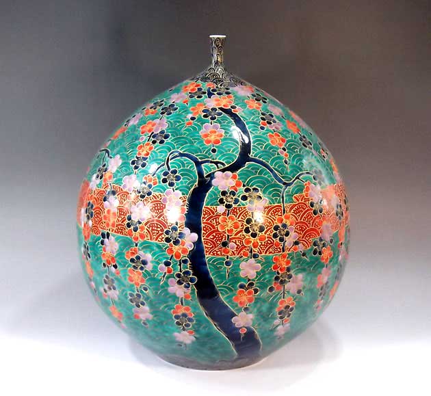 有田焼・言い慣わし芸術・総墨付き金彩青海波梅絵飾りつけ花立て陶器作り絵書き 藤井錦彩 作