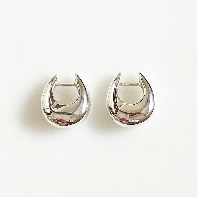 ★再入荷★人気モデル！！【ANNIKA INEZ/アニカイネス】 Sloping Hinge Hoops Sml