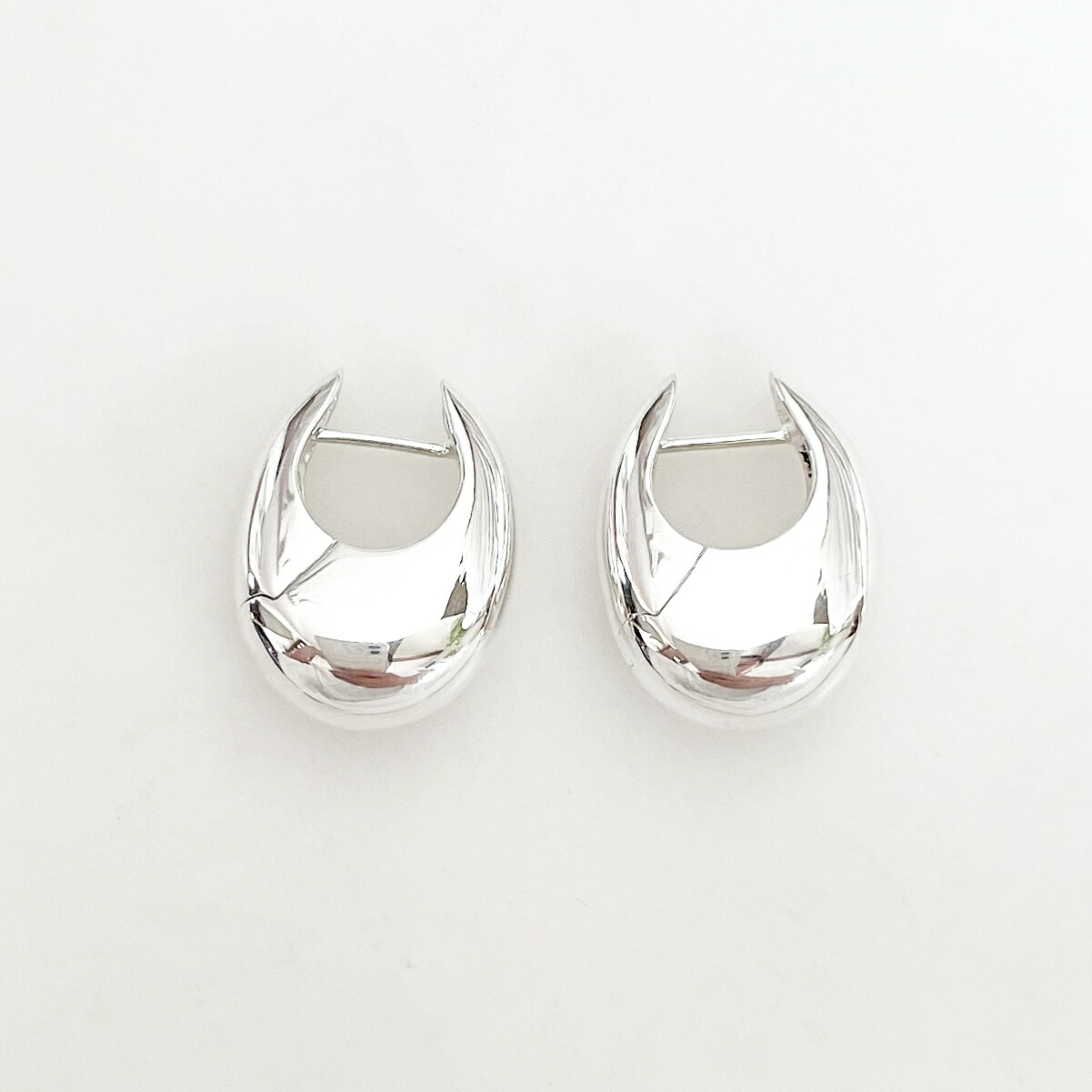 ★再入荷★人気モデル！！【ANNIKA INEZ/アニカイネス】Sloping Hinge Hoops｜セレクトショップfabCouture