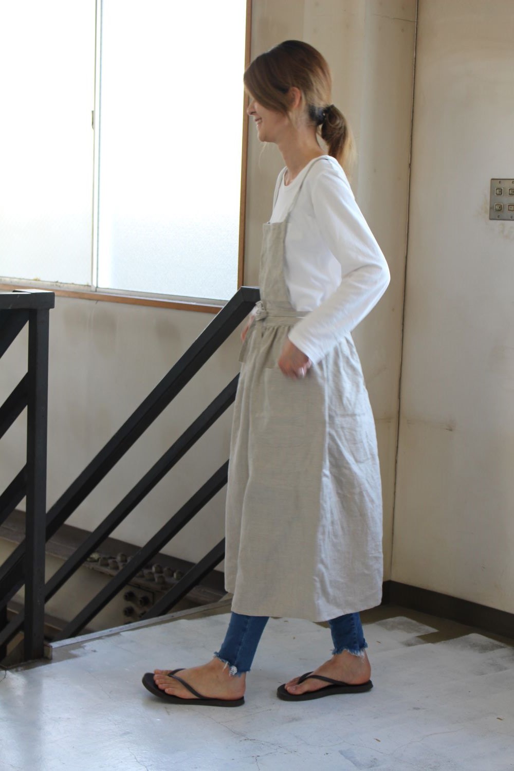 リネンギャザーエプロン バッククロス型腰ループギャザーエプロン