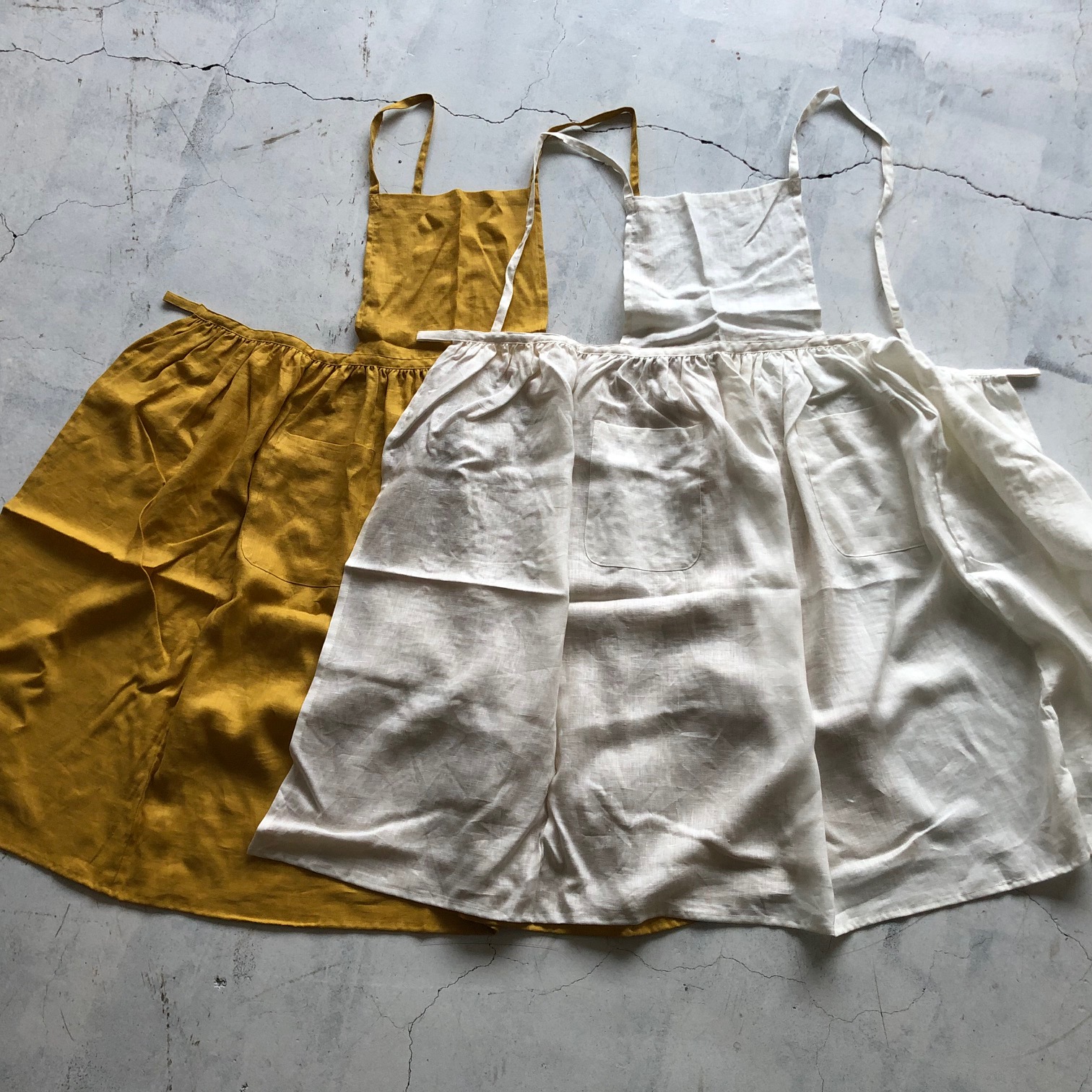 リネンギャザーエプロン バッククロス型腰ループギャザーエプロン