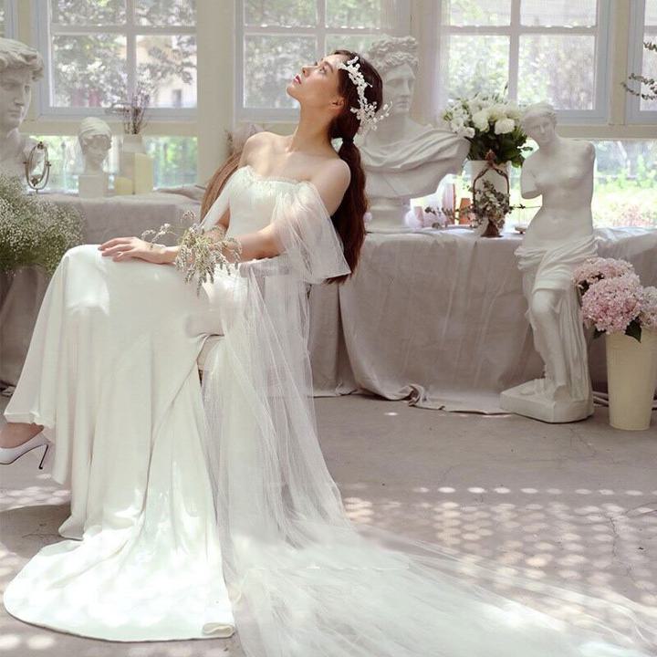ドレス ウェディングドレス 結婚式ドレス 結婚式のドレス 二次会ドレス 披露宴ドレス 花嫁ドレス ロングドレス ロング ロング丈 袖なし ボリューム袖 オフショル Iライン スレンダー スレンダーライン ロングトレーン スリム セミフレア チュール シフォン フリル ケープ 13,362円