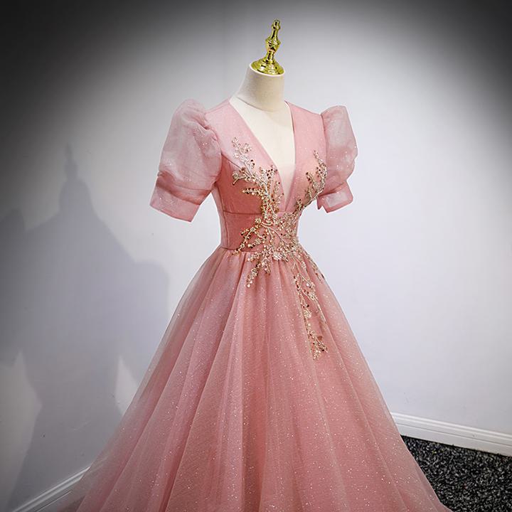 ピンク ドレス 深Vネック スパンコールがキラキラ 豪華なチュールドレス【着後ﾚﾋﾞｭｰ特典】シアー パフスリーブ 金模様が豪華なイブニングドレス 透け感 おしゃれ 衣装 インポート 舞台 演奏会 軽やか 背中見せ 編み上げ｜ファクトリーダイレクト・ラボ