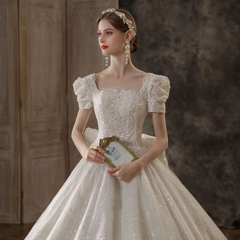 リボンが華やかなお姫様のウェディングドレス リボン プリンセスライン 結婚式 パフ袖 ドレス 半袖 シンプル トレーン