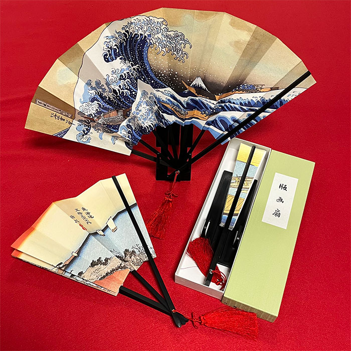 扇形の絵柄の掛軸 双幅 「秋、冬」 楽天市場】扇子 浮世絵 飾り扇 浪裏 北斎 広重 東海道 富嶽三十六景