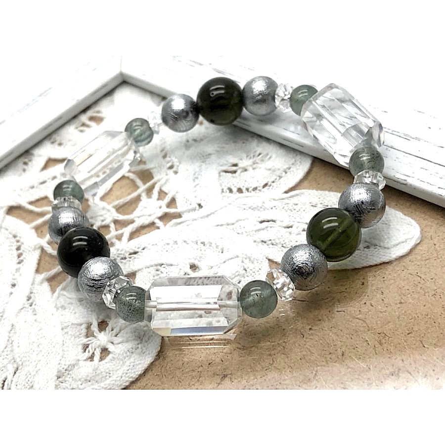 【鑑別書付】希少！極上！モルダバイトさざれブレスレット 鑑別書付】希少❣️極上モルダバイさざれブレスレット アクセサリー