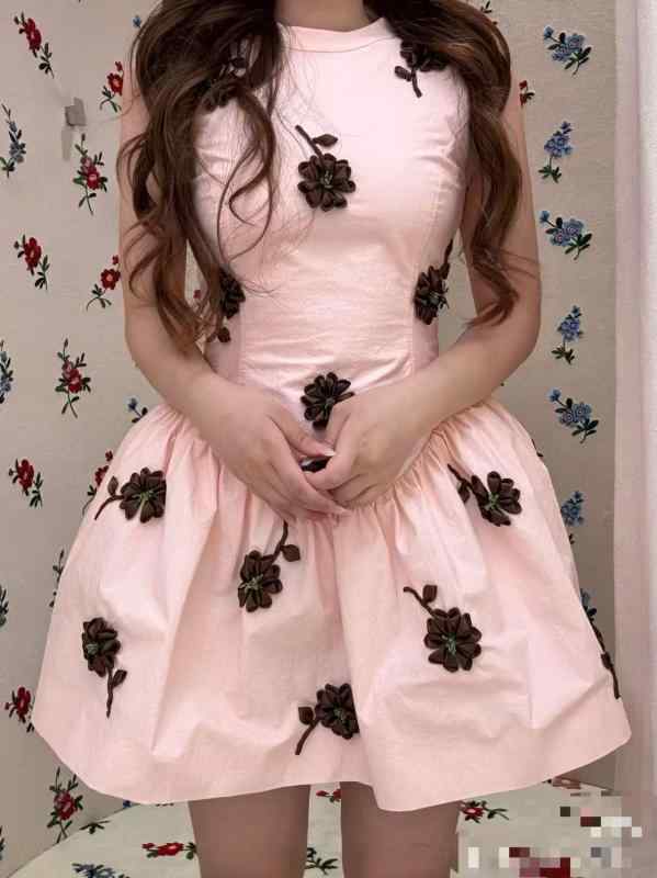 レディース 衣裳 春夏 さくら色 シュロの葉 刺しゅう 花柄 愛くるしい  口さかしい 原料品 女子らしい 表現スタイル