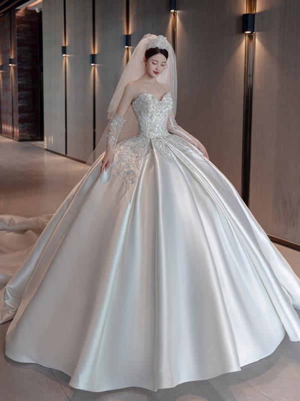 ウェディングドレス 結婚式ドレス サテン素材 ストラップレス レトロ フレンチスタイル 小柄対応 新婦用 ホワイト 高級感 軽量 伸縮性 ブライダルガウン ノースリーブ ビンテージ風