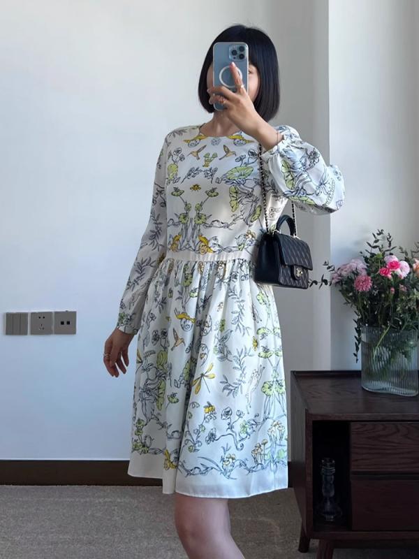 レディース ワンピース 春夏 シルク 長袖 丸首 プリーツ 花柄 Aライン 上品 スタイルアップ 軽やか フェミニン ドレッシー