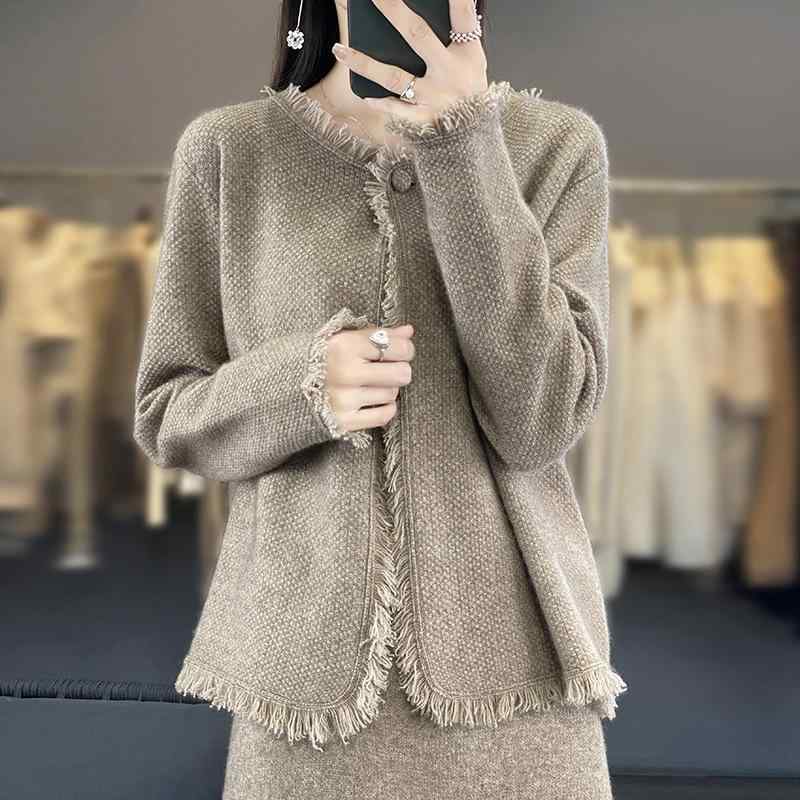 ジレー レディース トップス 100%?毛糸衫?古毛??粒扣???衫女秋冬?袖?松??流?厚地の外套 編み物 羽織り アウター 秋冬 長袖 ラウンドのど首 無地 フリンジ 不都合産業 レトロ ゆったり 気が大きい大きさ 体型押しかぶせる 着痩せ 細押し出し 土手っ腹あたり近所