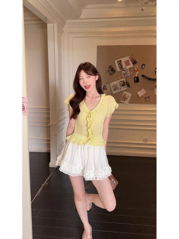 ブラウス レディース イエロー 半袖 春夏 かわいい ウエストフィット 明るい パフスリーブ スカートコーデ ショート丈 トップス 軽やか コーディネート 爽やか スタイル