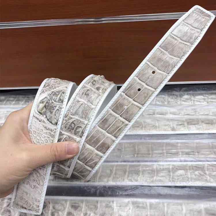 三尺帯 メンズ 成人男性 なめし革 革 鰐革 ワニ革 写実的なめし革 クロコダイル 脊梁 一枚革 バックル オート鍵を掛ける 商行為 フォーマル 心地よい 成人男性 背広 酉の方角合わせる 普段使い走り 差し上げ物 差し上げ物 父の日 白いこと