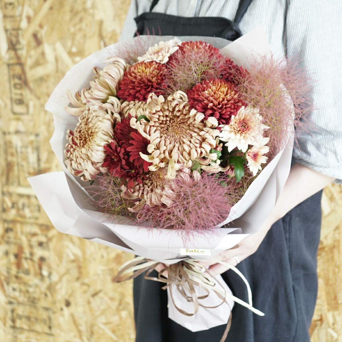 楽天市場 新鮮なマム 菊 が主役の花束 お花の好きな人へ 配送日指定可 冷蔵便でお届け 送料無料 北海道 沖縄 一部地域を除く 東北は 300円でok 生産者 国産 生花 誕生日プレゼント 古希 喜寿 母 お祝い 生花 フラワーギフト還暦祝い退職祝い送別会 ファルチェ