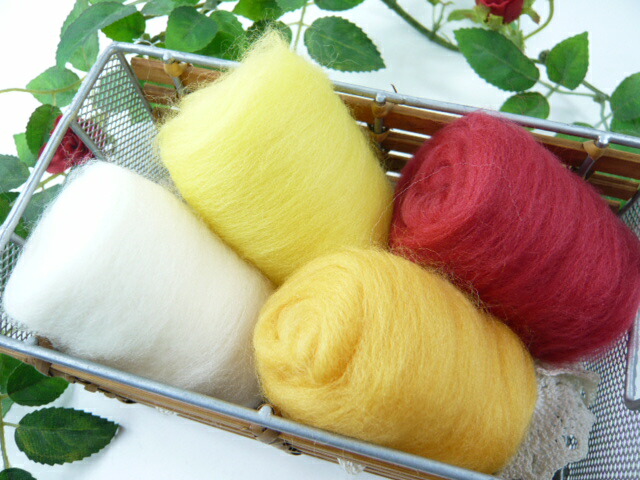羊毛フェルト　10ｇ（1個）　毛糸　あったか　かわいい　手芸材料　ふわふわ