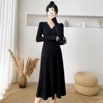 ニットドレス スカート ボトムス ワンピース ドレス ロングスカート ワンピドレス ロング ロング丈 袖あり 長袖 Vネック フレア ファスナー ニット かわいい 大人可愛い きれいめ シンプル 大人 上品 おしゃれ お洒落 大人可愛い 大人女子 無地 秋 冬 お呼ばれ 10代 20代 lf90752969_1.jpg