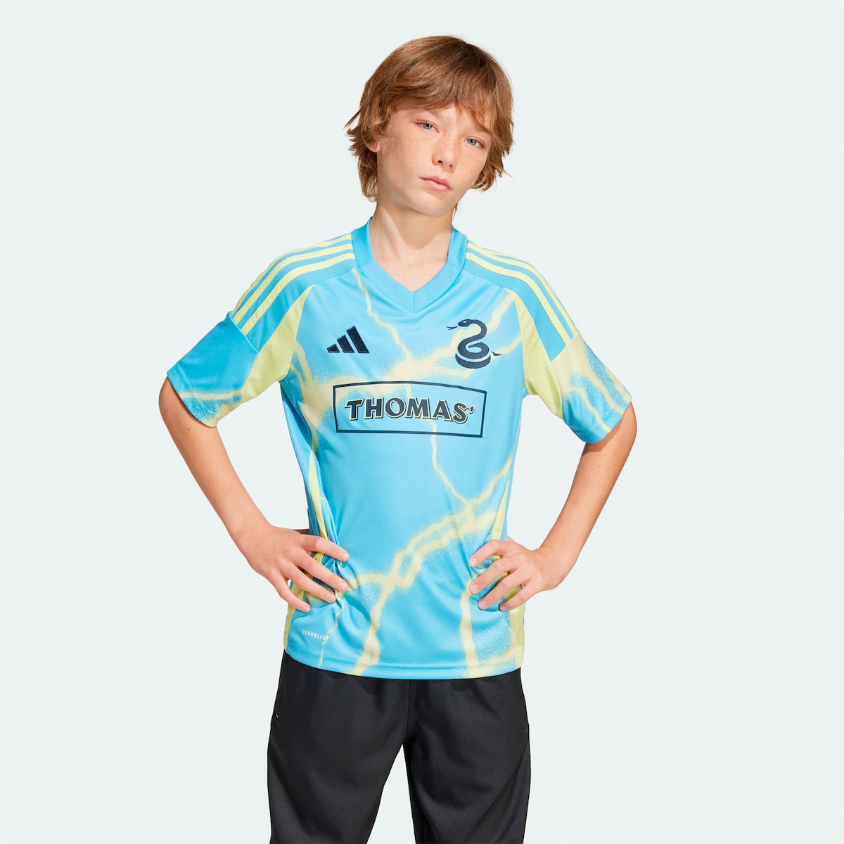 2026 ワールドカップ 堅苦しさ制服
