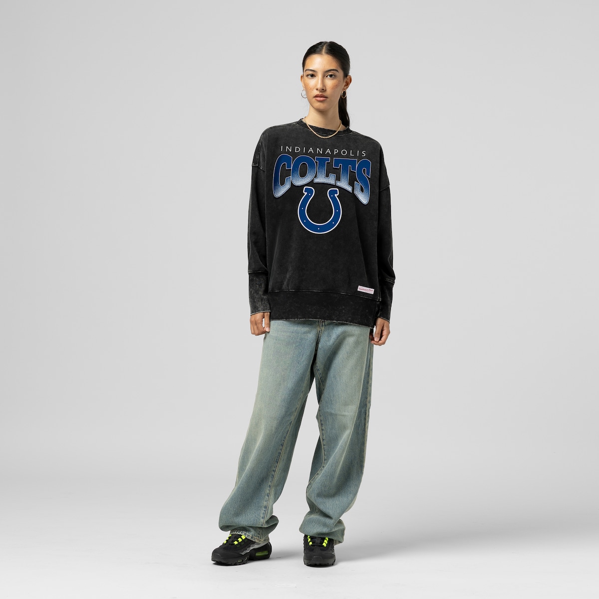 【公式グッズ】NFL コルツ トレーナー Mitchell & Ness/ミッチェル＆ネス レディース ブラック (NFL Womens Delineate Mineral Wash BLK Crew - R)｜Fanatics公式ストア 店