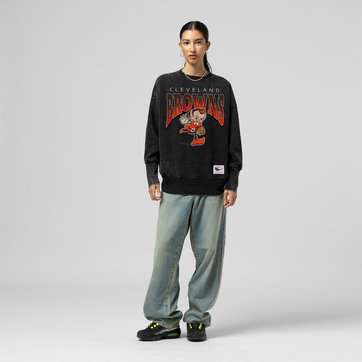 【公式グッズ】NFL ブラウンズ トレーナー Mitchell & Ness/ミッチェル＆ネス レディース ブラック (NFL Womens Delineate Mineral Wash BLK Crew - R)