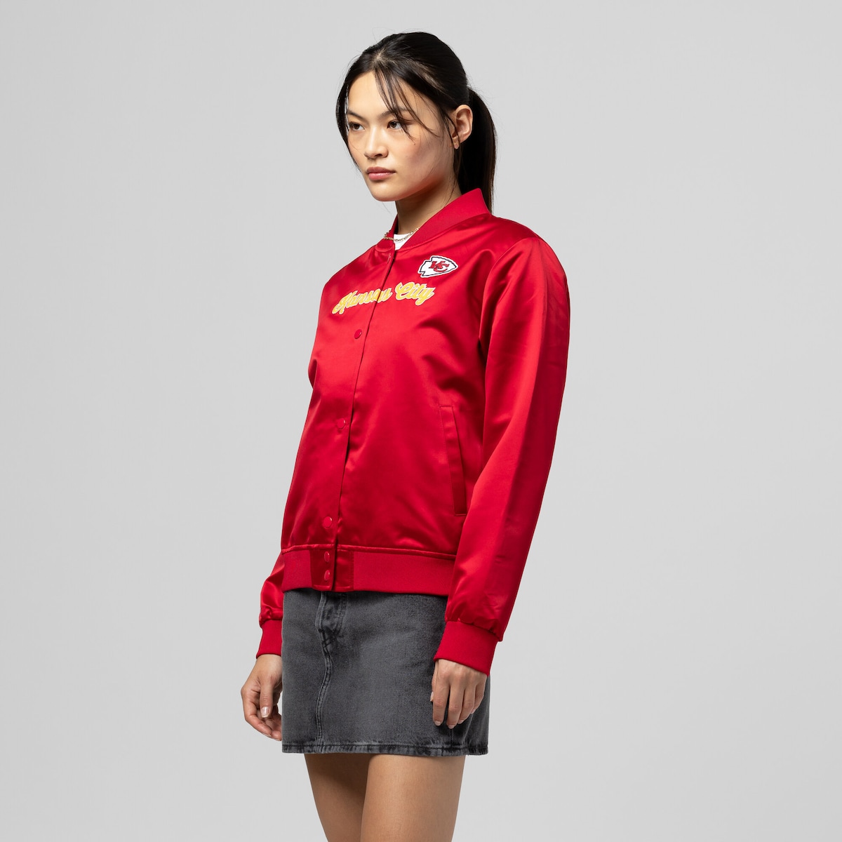 【公式グッズ】NFL チーフス ジャケット Mitchell & Ness/ミッチェル＆ネス レディース レッド (NFL Womens Satin Jacket)