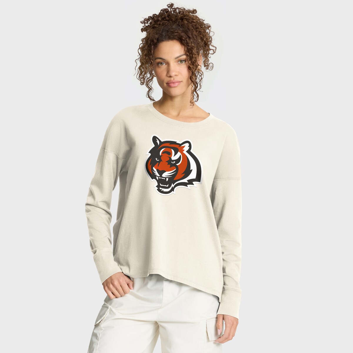 【公式グッズ】NFL ベンガルズ 長袖 Tシャツ Fanatics/ファナティクス レディース クリーム (NFL Womens Dove Legacy LST - R)｜Fanatics公式ストア 店 8,212円