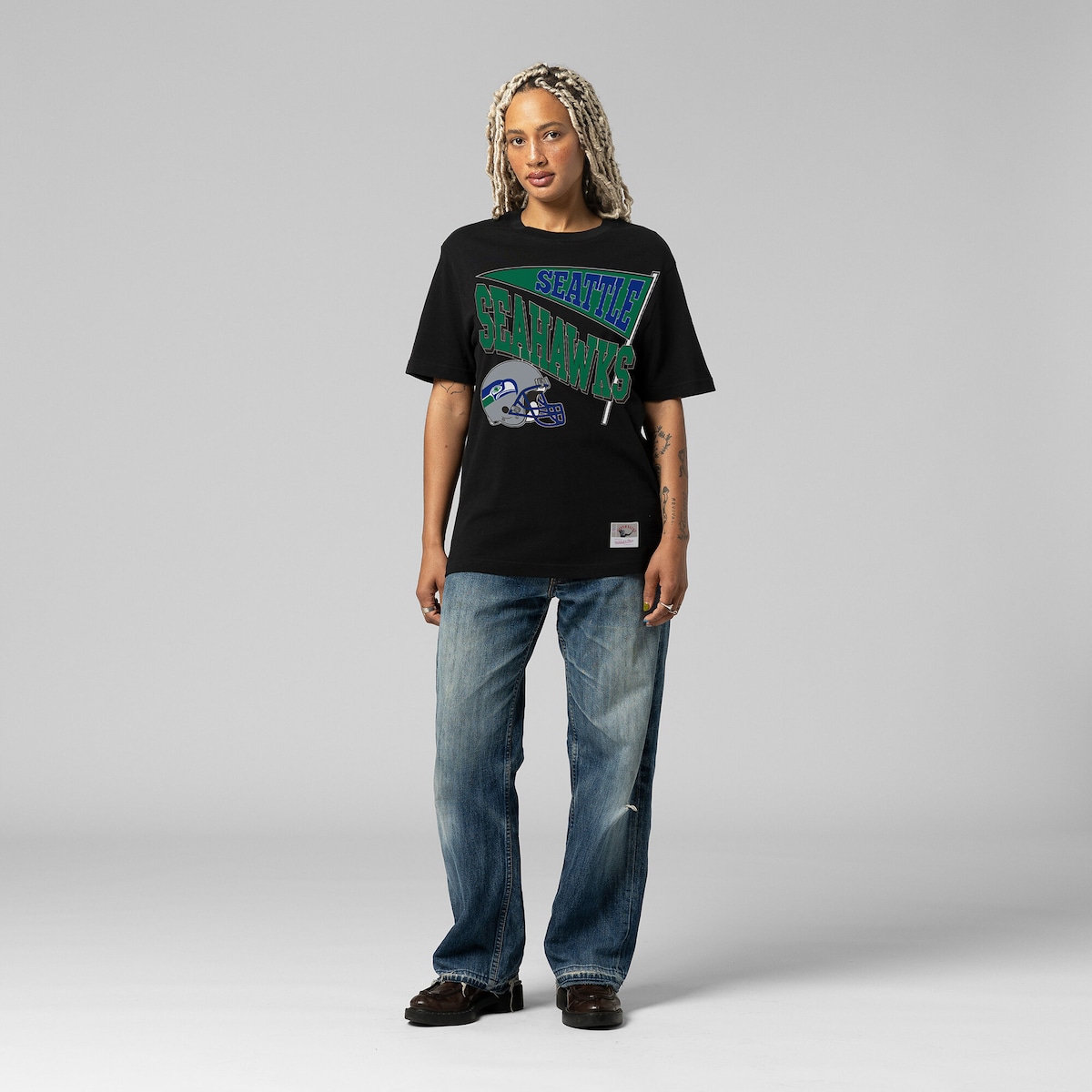 【公式グッズ】NFL シーホークス Tシャツ Mitchell & Ness/ミッチェル＆ネス レディース ブラック (NFL Womens MNC Team Dynamic Boyfriend Mineral Wash BLK SST - R)