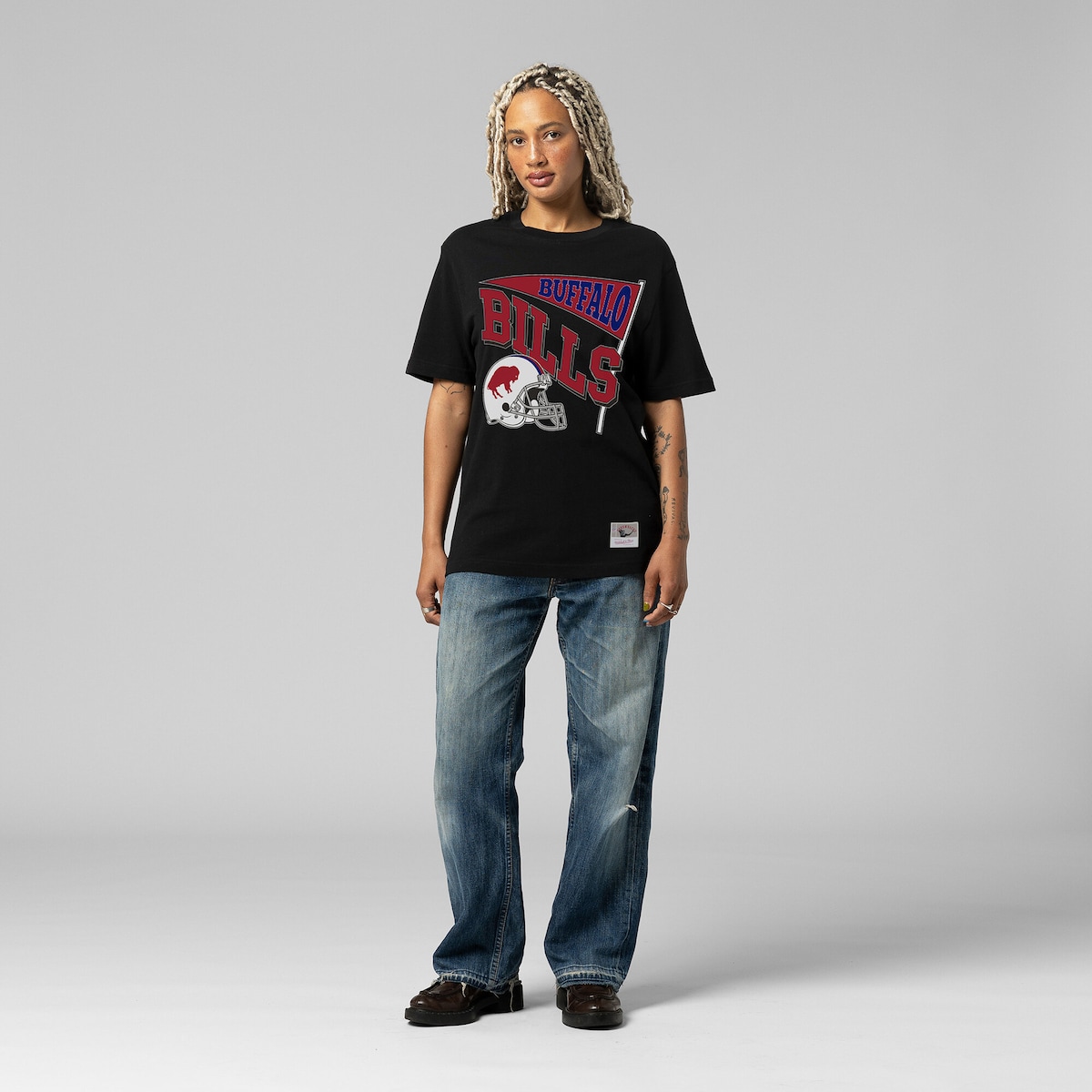 【公式グッズ】NFL ビルズ Tシャツ Mitchell & Ness/ミッチェル＆ネス レディース ブラック (NFL Womens MNC Team Dynamic Boyfriend Mineral Wash BLK SST - R)
